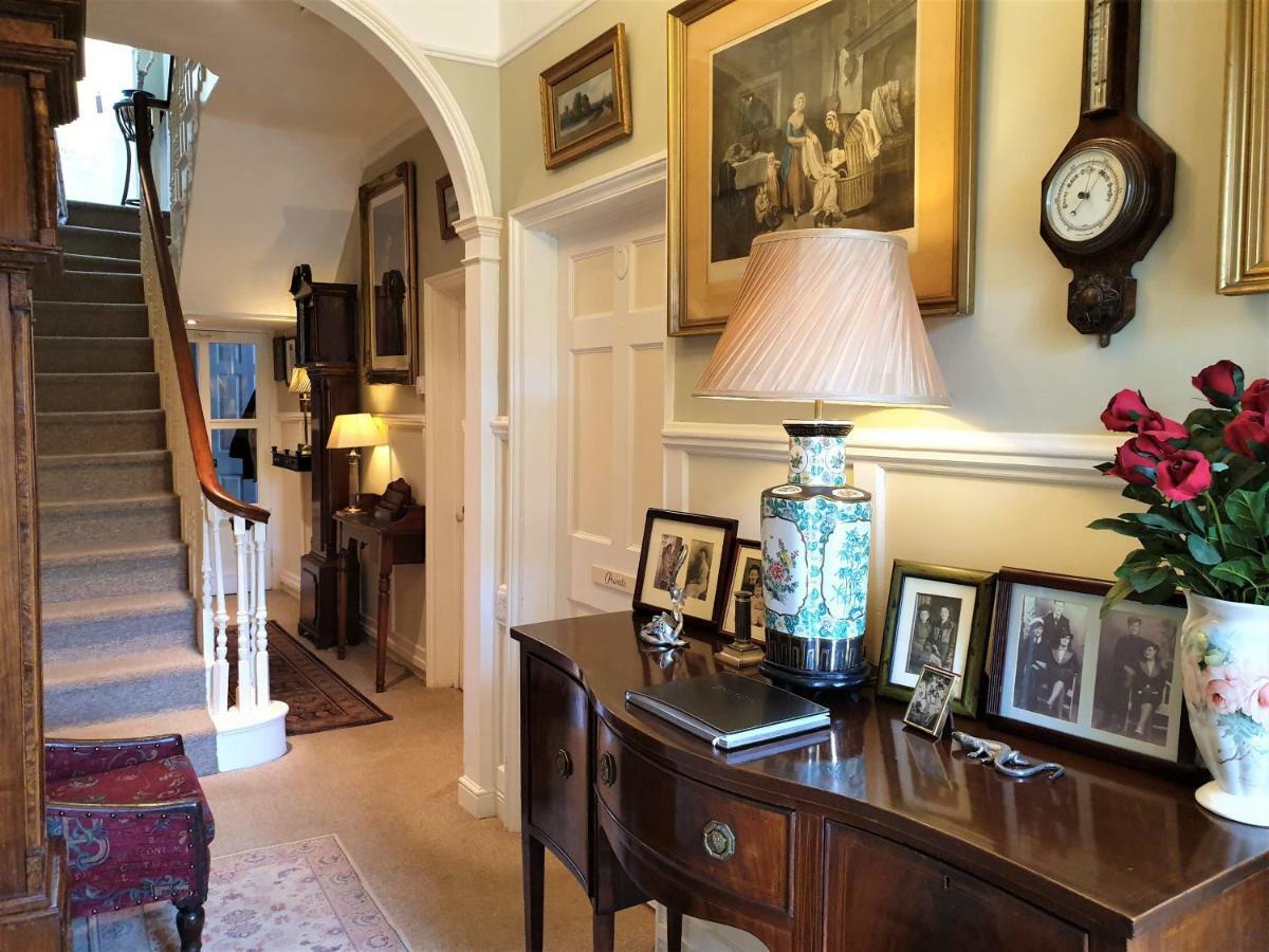 Saint Hilda'S House Bed & Breakfast วิทบี ภายนอก รูปภาพ
