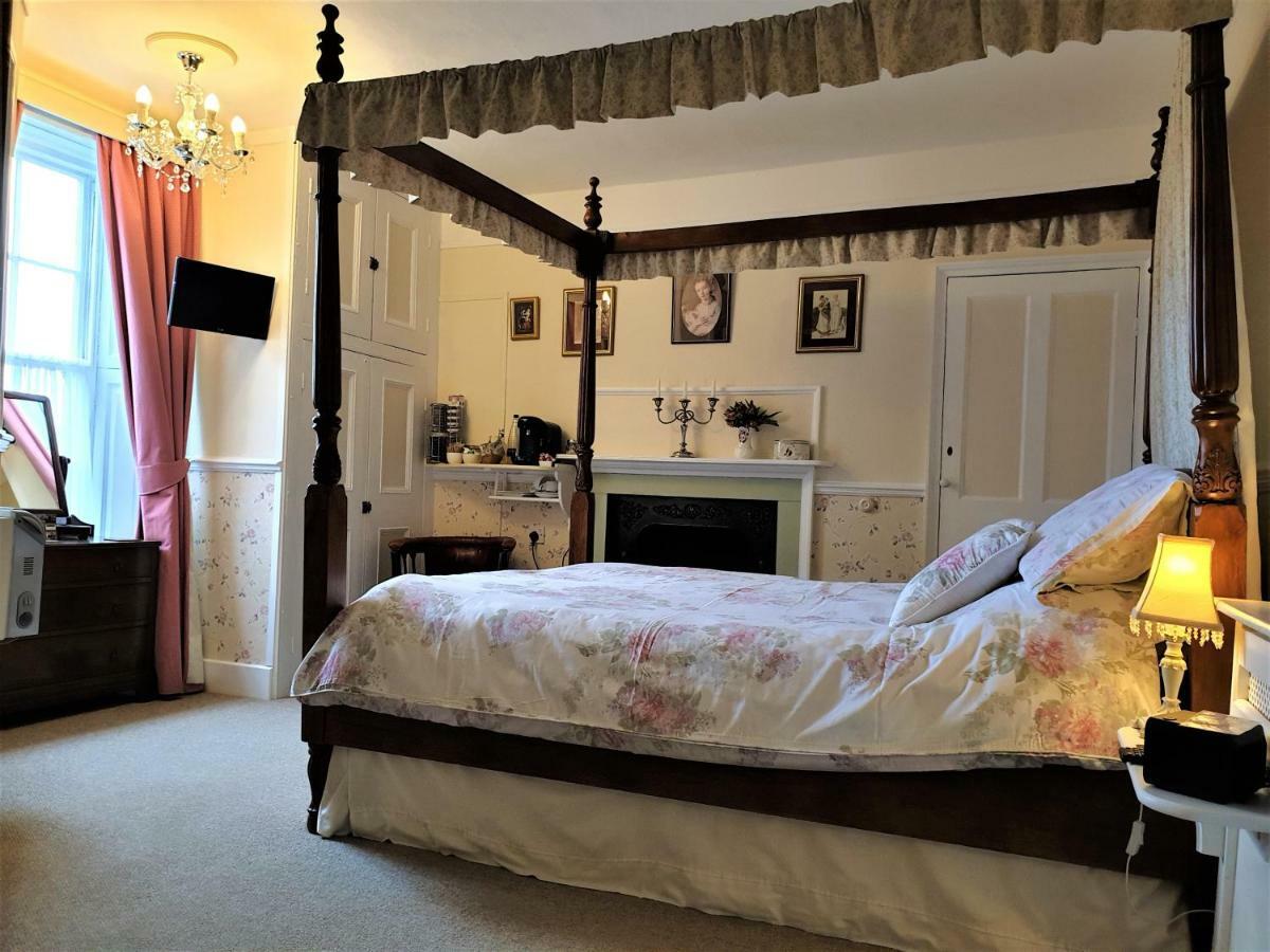 Saint Hilda'S House Bed & Breakfast วิทบี ภายนอก รูปภาพ